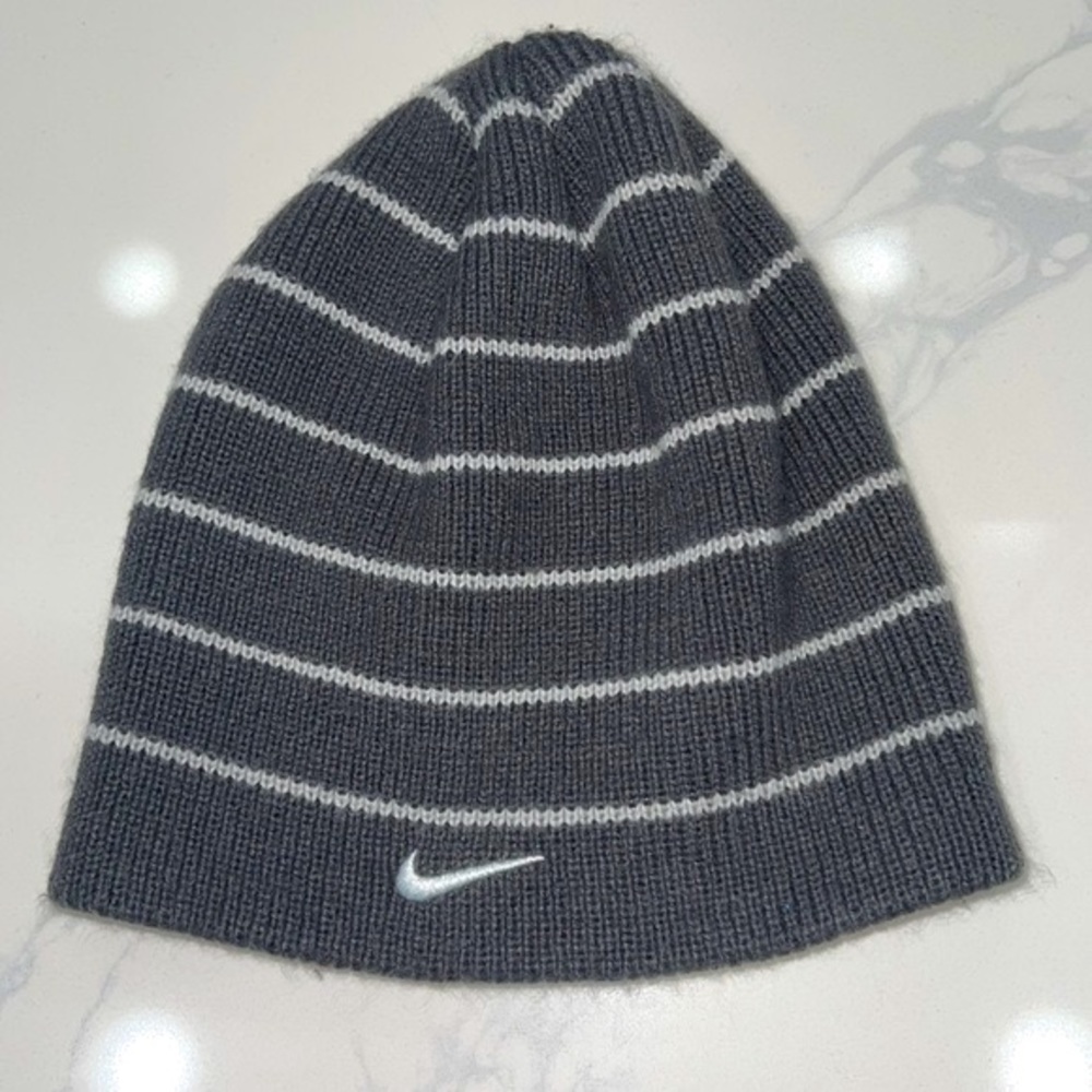 NIKE Youth’s Beanie Cap Gray/White Pin-Stripes New w/o Tags